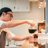 千葉駅　カフェ　店員