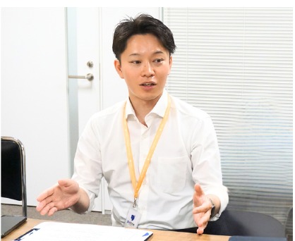 田島翔太さんのインタビューの様子